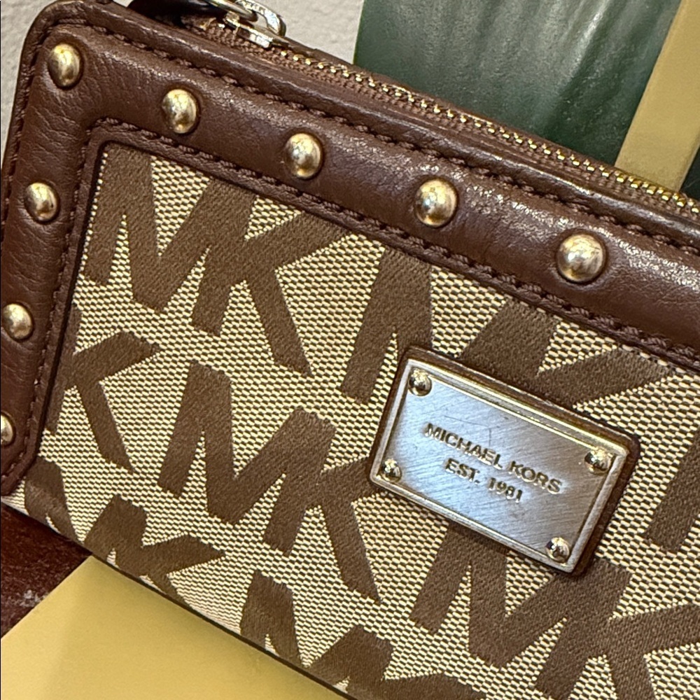 Michael Kors Monogram Brown Tan Wallet big valley studded clutch MK designer - Picture 2 of 10